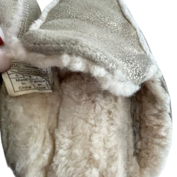 UGG Lane Metallic Gold Loafer Slippers Sherling Lined Comfort Shoes Size 6 - Picture 7 of 8